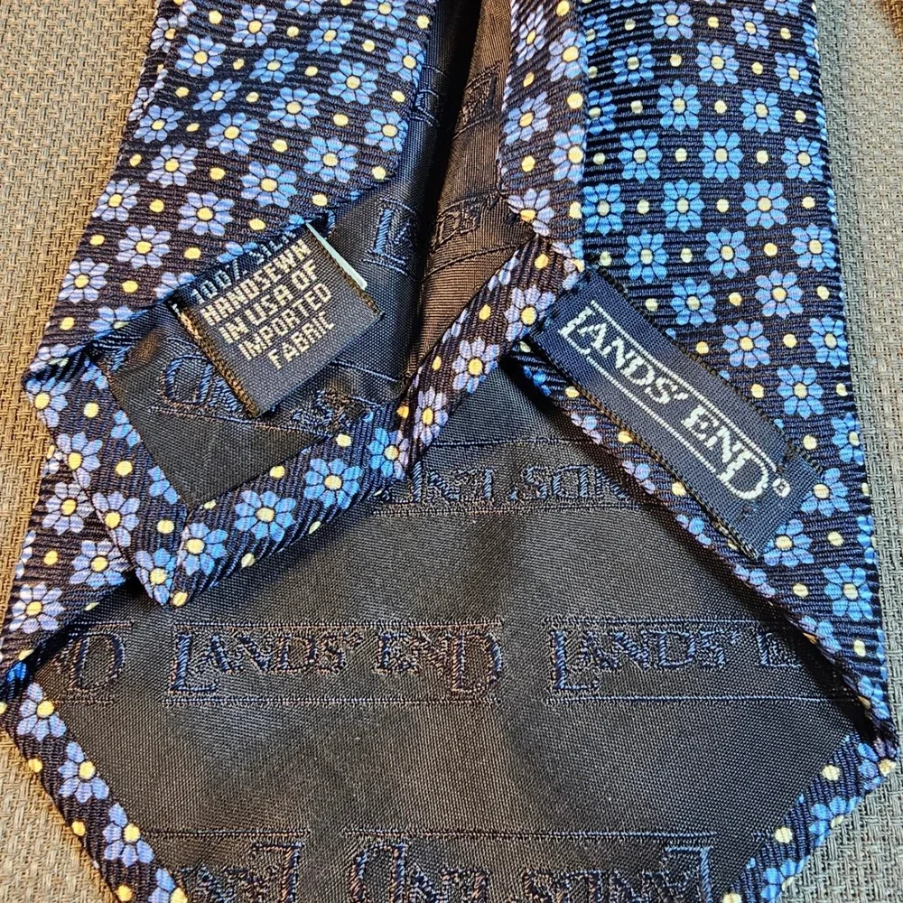 Lands'‎ End Men's Necktie Blue Floral Flowers Handsewn USA Imported Fabric